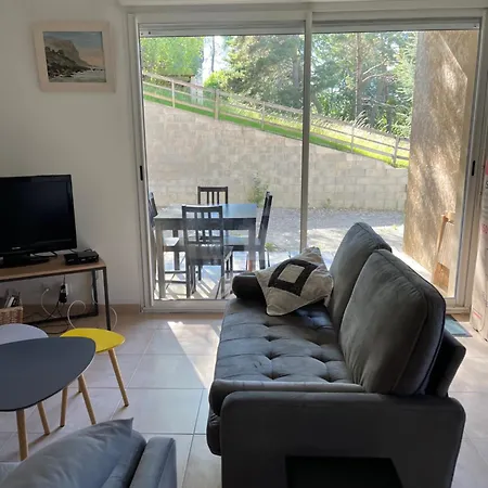 Location Rez De Jardin A